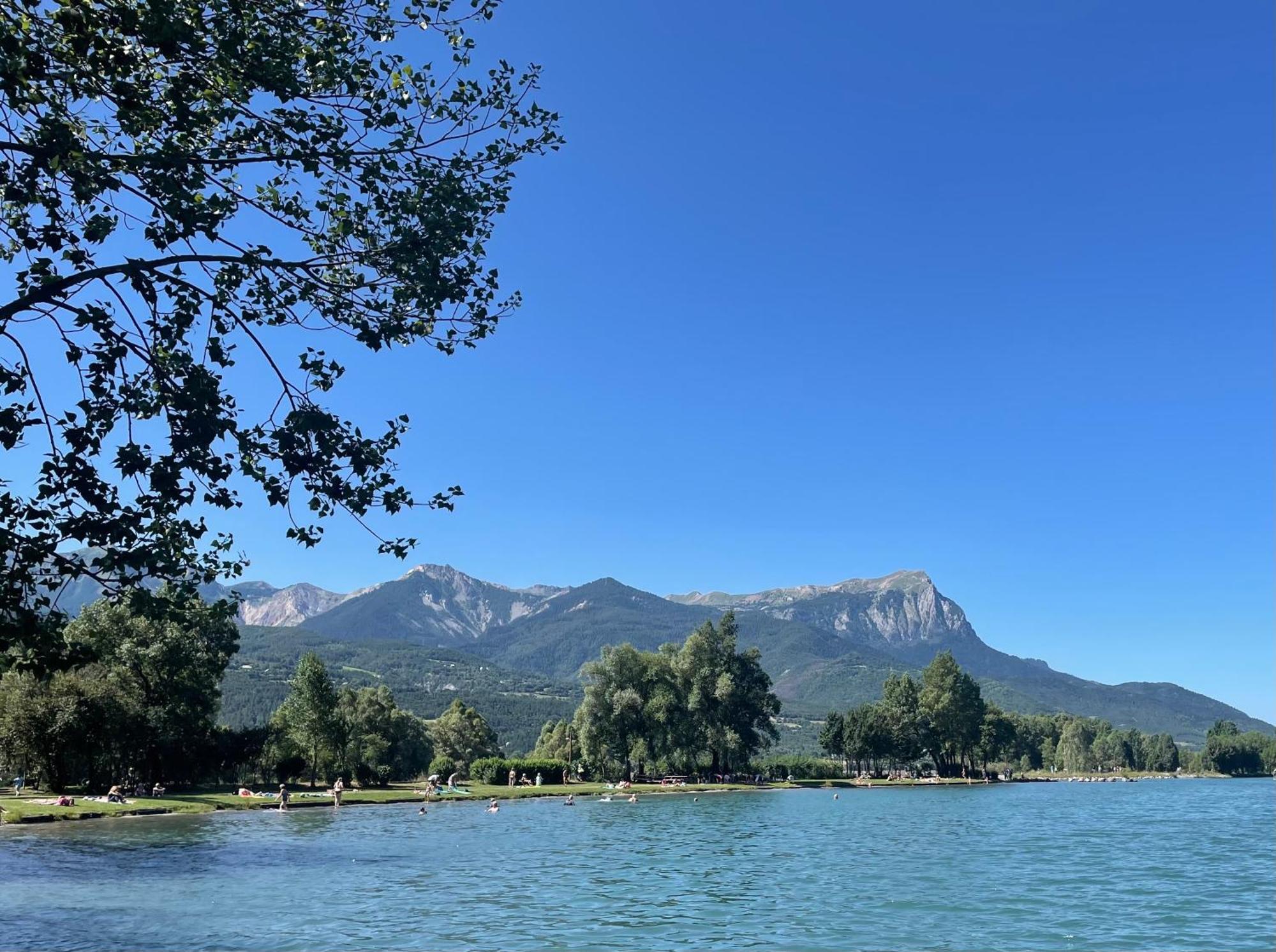 Maison Tres Agreable Avec Exterieurs, Bien Situee Au Plan D'Eau Embrun Esterno foto