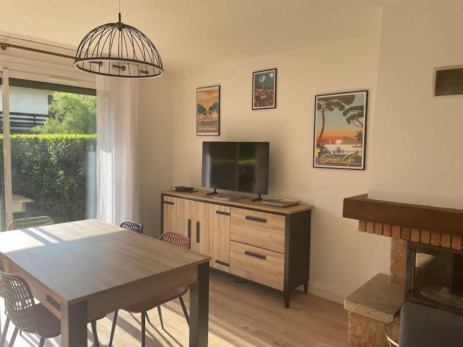 Maison Tres Agreable Avec Exterieurs, Bien Situee Au Plan D'Eau Embrun Esterno foto